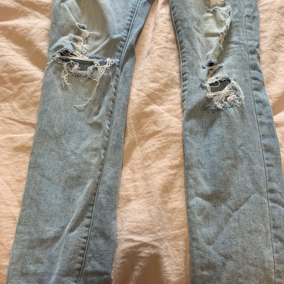 American Eagle light wash distressed skinny Jean - Picture 2 of 3